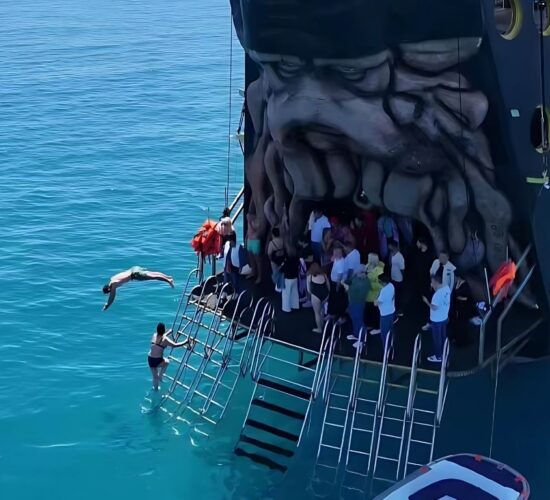 Gonster pirate boat trip
